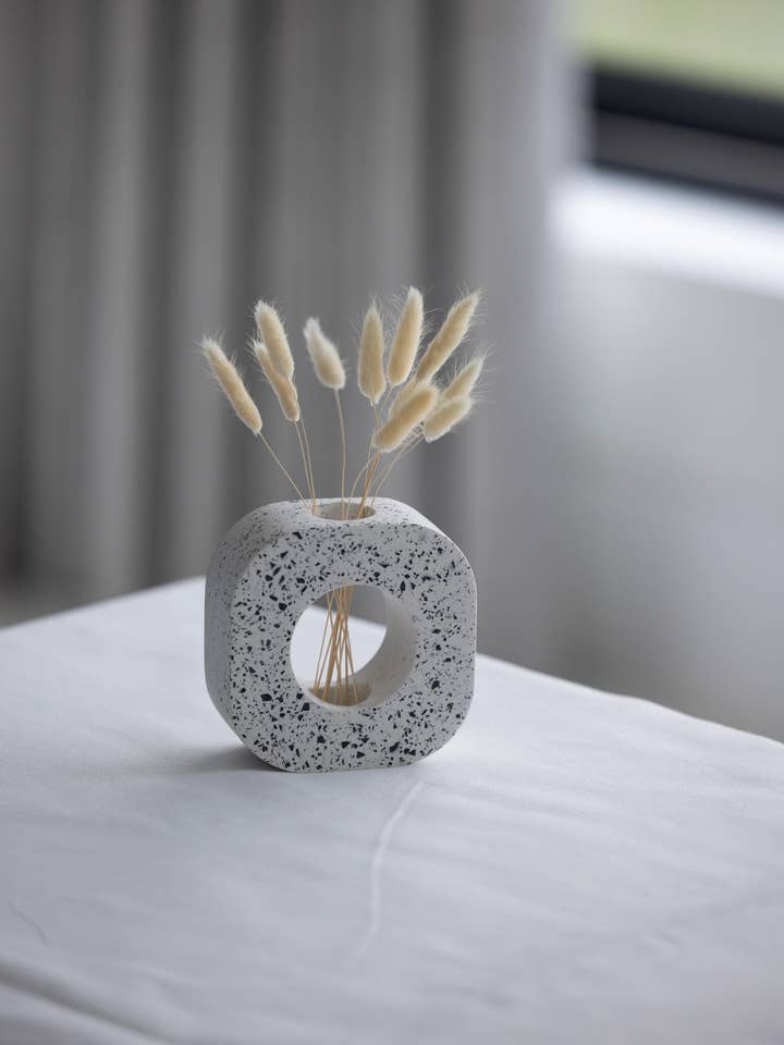 Donut Vase - Oreo Milkshake for wholesale by Luxe Home Decor Ltd