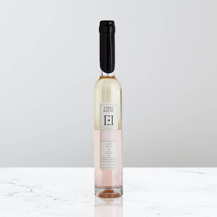 Bain de luxe à l'huile d'amande douce pour la vente par First & Luxe