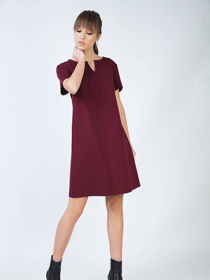 Abito bordeaux in tessuto stretch Punto di Roma per la vendita all'ingrosso da parte di conquista