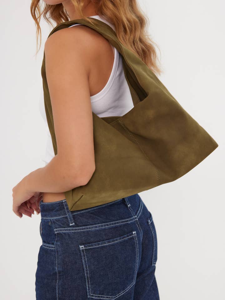 Bolso de hombro cuadrado holgado de imitación de ante en verde oliva para venta al por mayor de My Accessories London