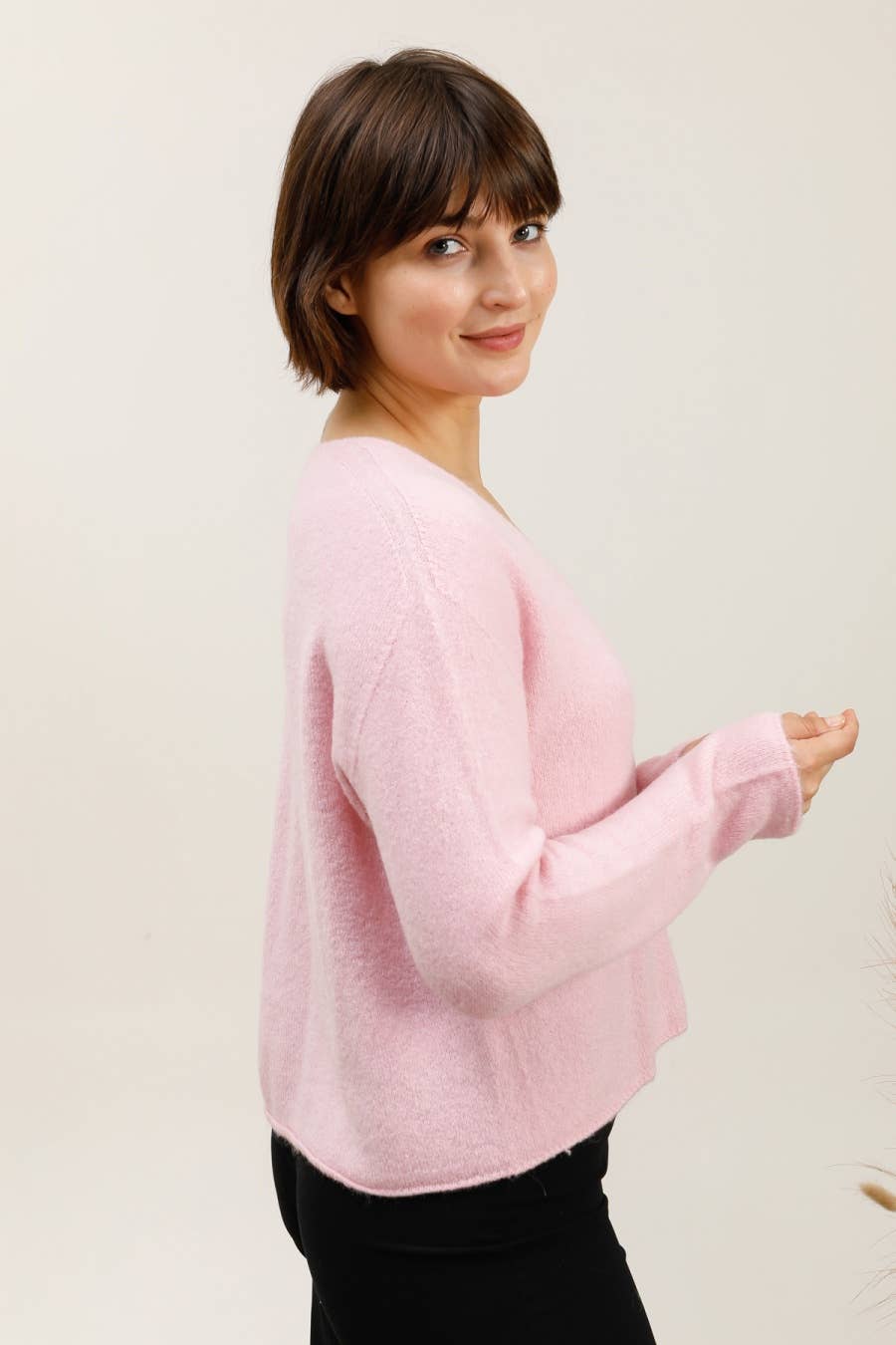 NAÏS PARIS – wholesale Kofta - Dam – Kort knappad V-ringad kofta i alpaca och ull20