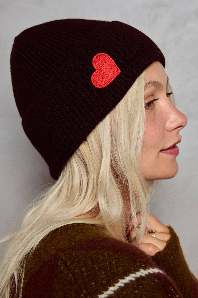 BYREN | ÉLINE L'ATELIER – Großhandel Beanie – Damen – Einfarbige Mütze mit rotem Herz MJ221SD4