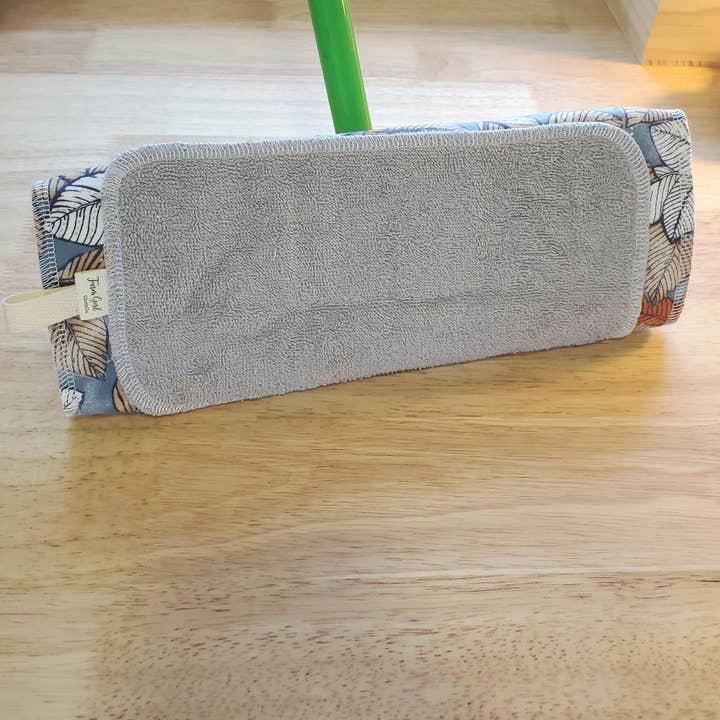 Surprise Prints set of Reusable Mop and Duster Cloths for wholesale on Faire5