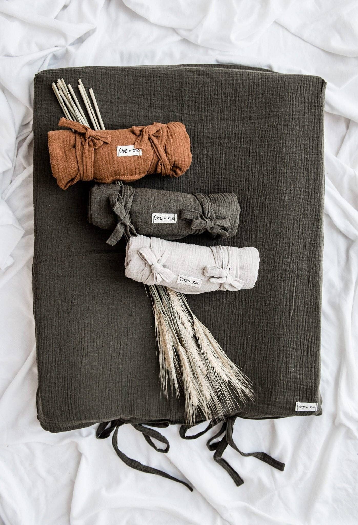 We Call It Love – Cobertor de cama - Crianças e bebés por atacado – Puslepude betræk - Køb lækkert vaskbart betræk til puslepude her3