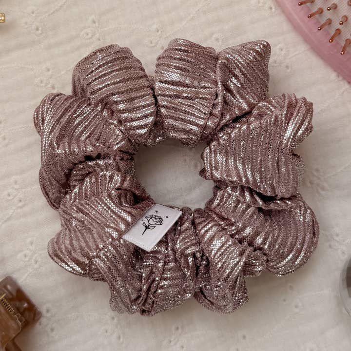 Chouchou rose métallisé pour la vente par Wild Rose Accessories