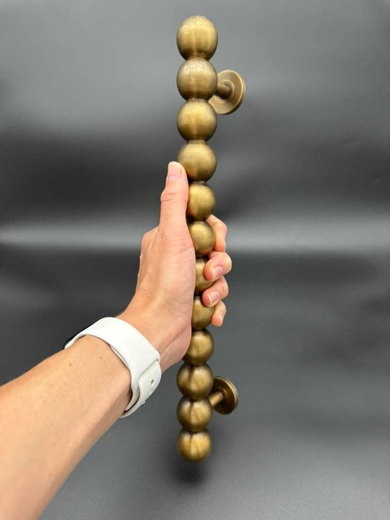 Bronze Betty - Wholesale Deurkruk/knop - Deurtrekker met twaalf kogels, 36 cm, messing1