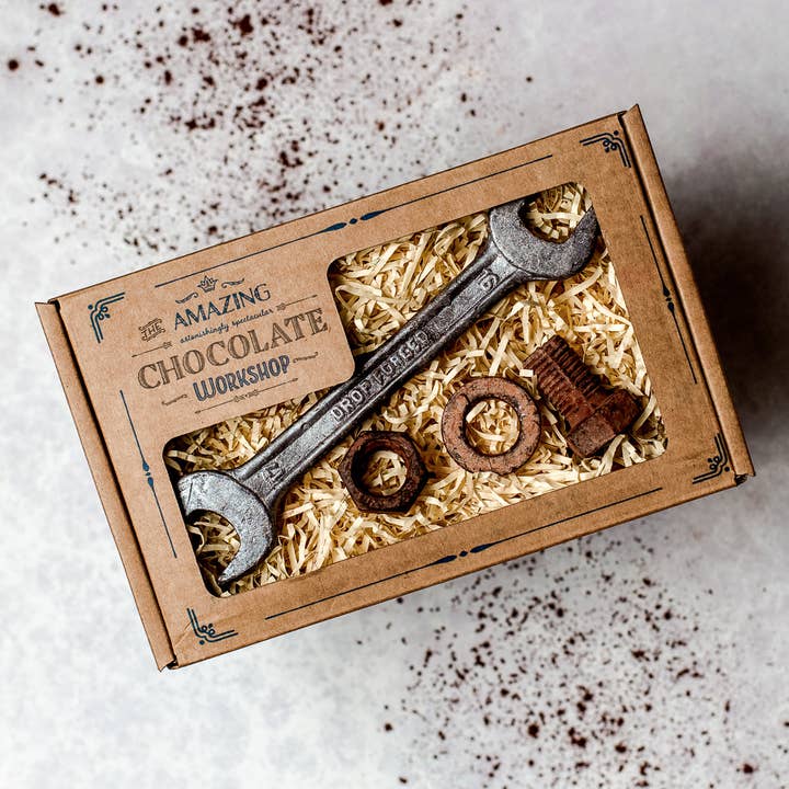 Coffret cadeau clé et écrou, boulon et rondelle pour la vente par Amazing Chocolate Workshop