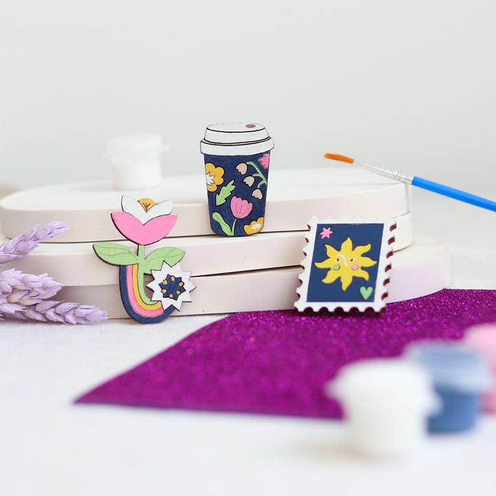 La Petite Épicerie – wholesale DIY-pysselkit – DIY SMYCKESATS - Mina träbroscher att måla