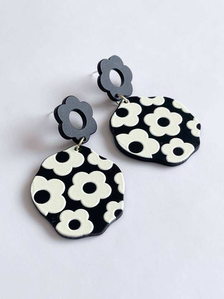 Brincos flores print trend - Flower Child por atacado de Pearl and Ivy Studio