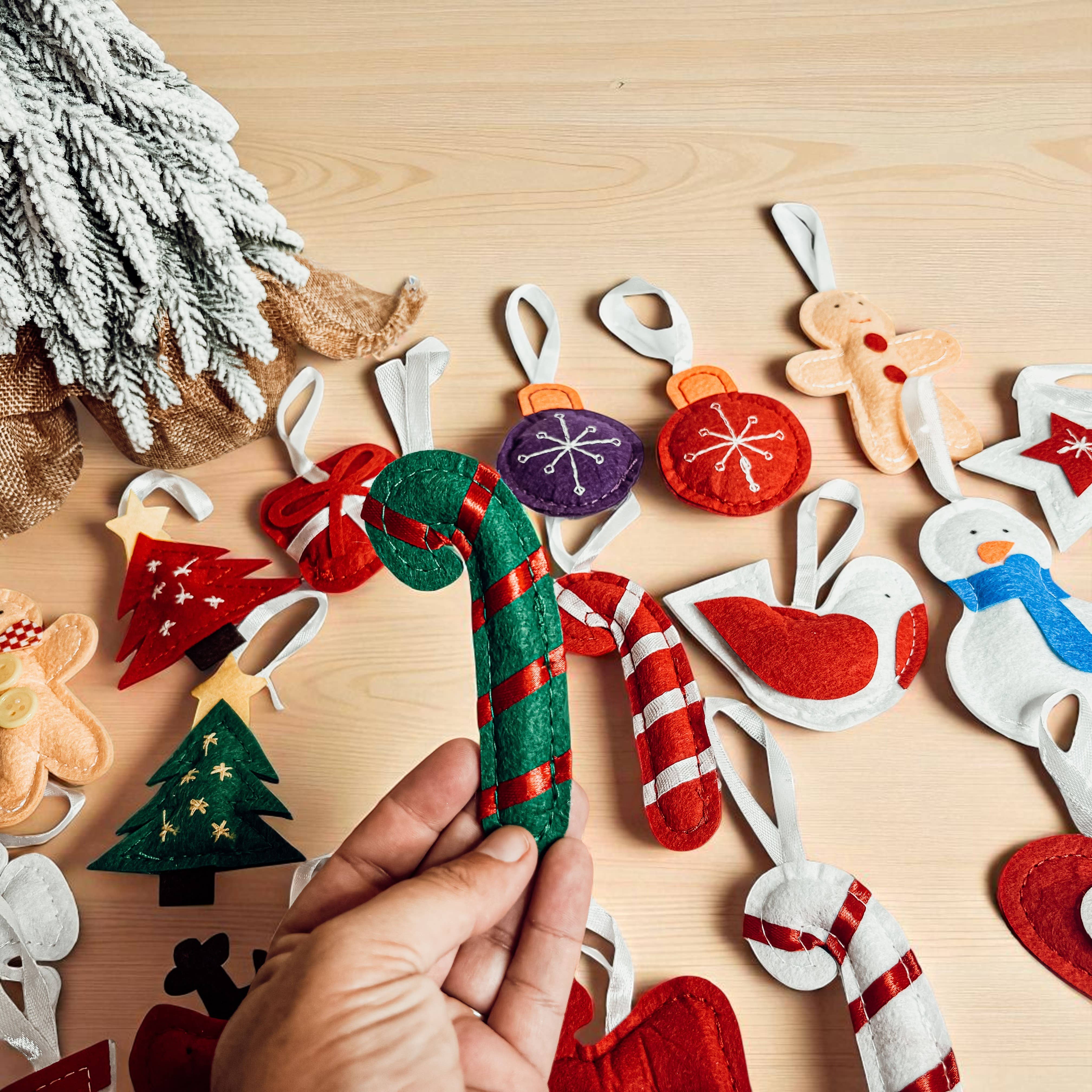 Gia Roma - Vente Calendriers de l'avent - Calendrier de l'Avent en feutre avec ornements en peluche faits à la main réutilisables13