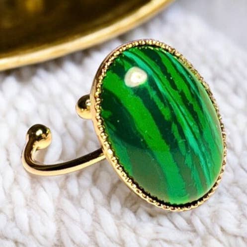Bague "CELIA" dorée or fin en pierre de Malachite pour la vente par TOURMALYN