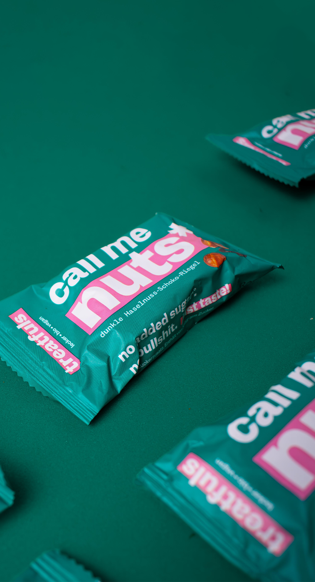 treatfuls – Engroshandel Chokoladebar – Mørk chokolade med hasselnødder – økologisk, vegansk og glutenfri5