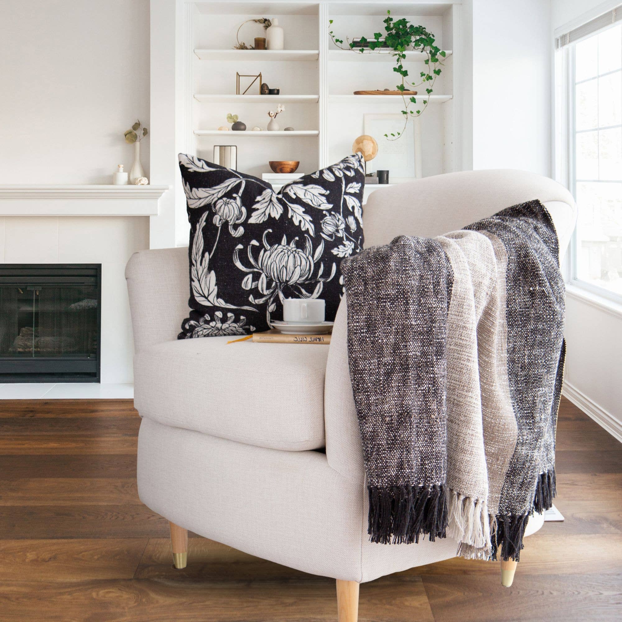 Tajik  Home  LLC - Wholesale Throw Blanket - Soft and Cozy Hazel’s Cottage Throw 10