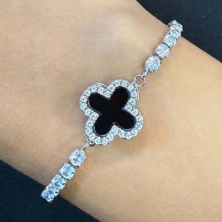 Bracelet Toupie Black Clover – Breloque Rotative Réglable pour la vente par Loli