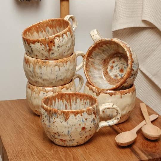 Tasse à thé artisanale 250 ml beige pour la vente par Pretty Plate