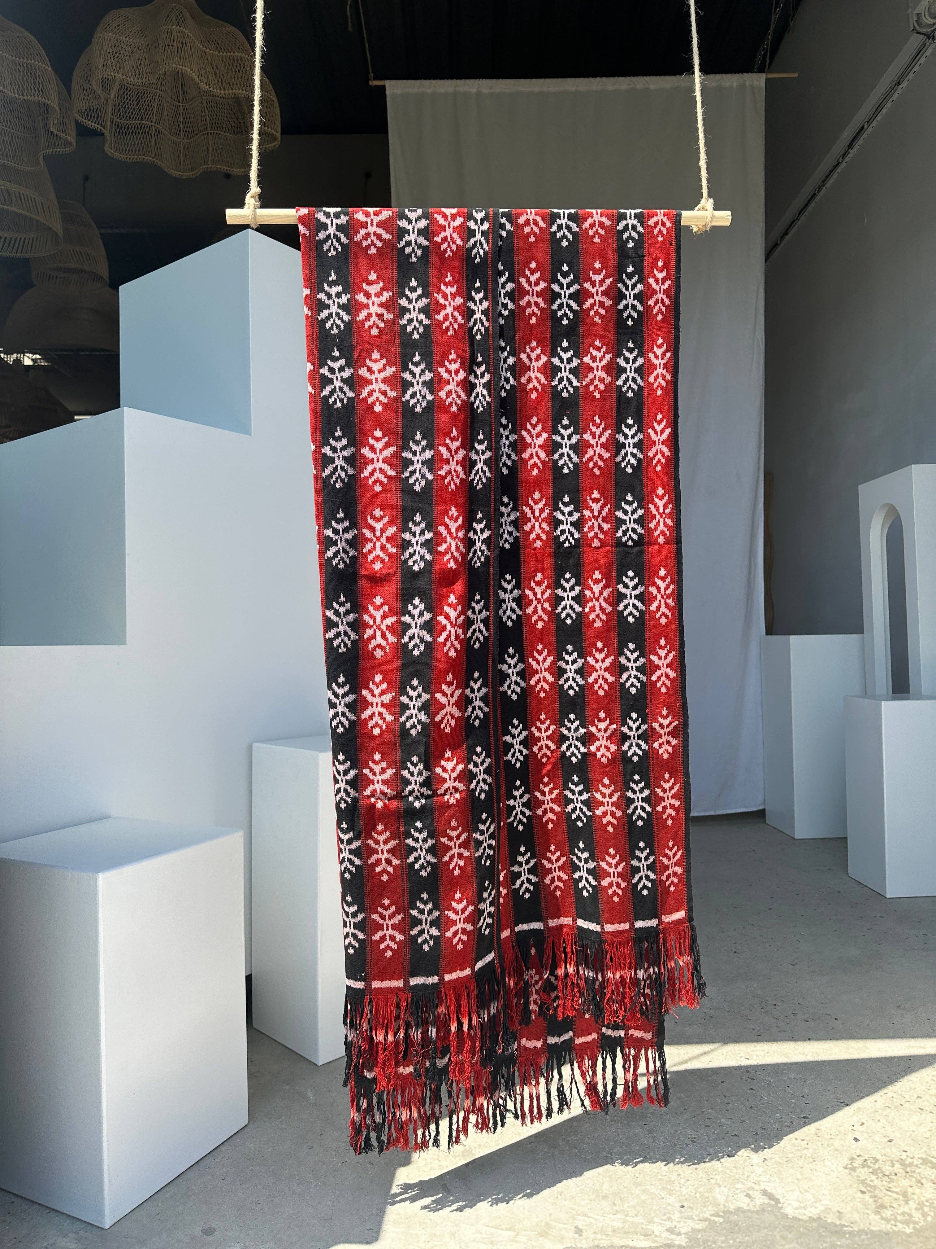 Office Objets - Wholesale Coverlet - Ikat, traditional Indonesian fabric from the island of Savu (Timor) red and black 2m25x7542