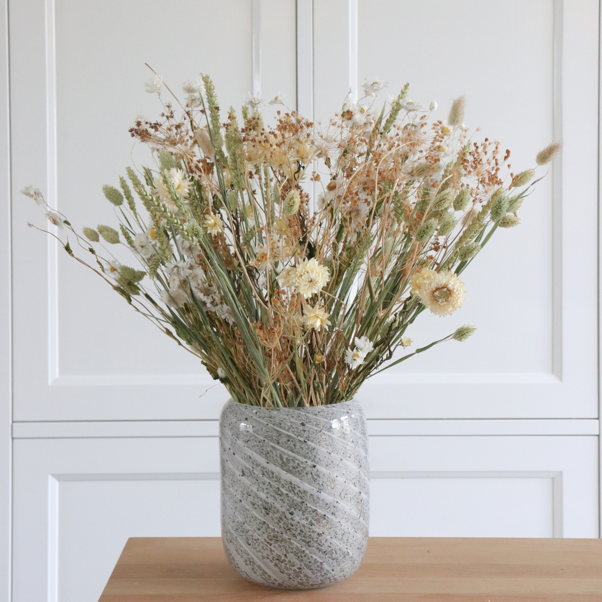 Oasis of Life - Wholesale Dried/Pressed Flowers - Bouquet "Anita" – Dried Flowers – Height 55cm – Large Dried Flower Arrangement with Wheat, Helichrysum & Rhodanthe – Natural & Long-lasting4
