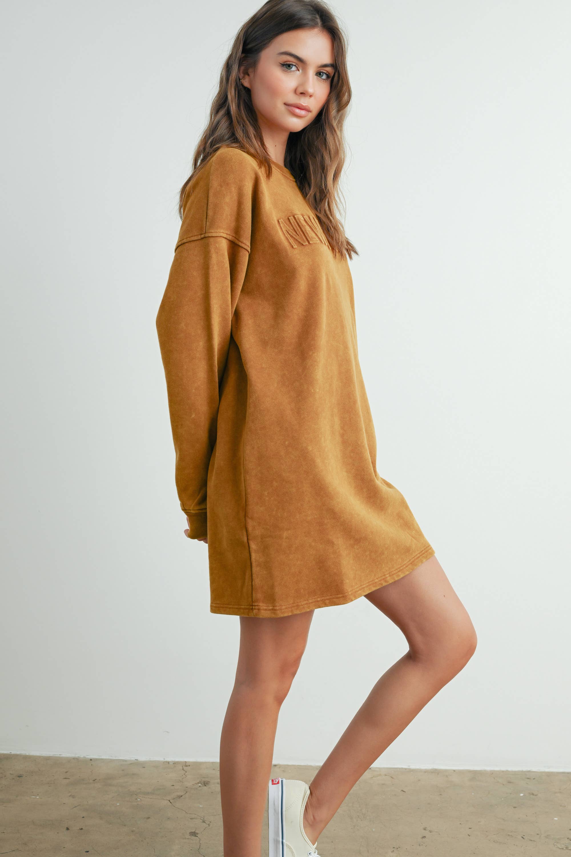 BUTTERMELON – Engroshandel Kjole - Dame – Lang acid wash sweatshirt-kjole - BMD753830