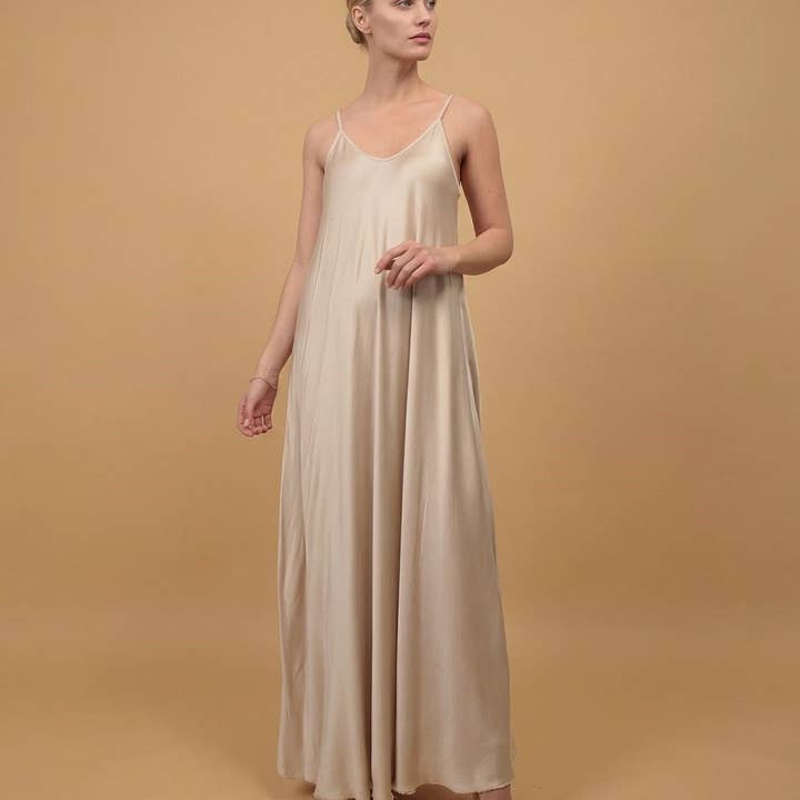 Langes Satinkleid mit schmalen Trägern – KD7505VS-2 für den Großhandel von Cecile Wang