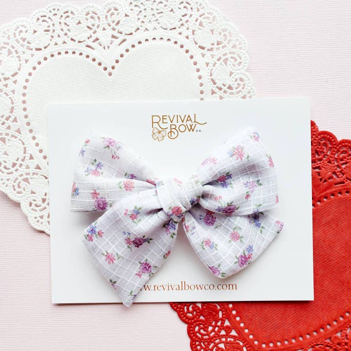 Revival Bow Co. - Vendita all'ingrosso Fiocco per capelli - Bambini - Grande fiocco su clip per San Valentino • Griglia floreale color lavanda