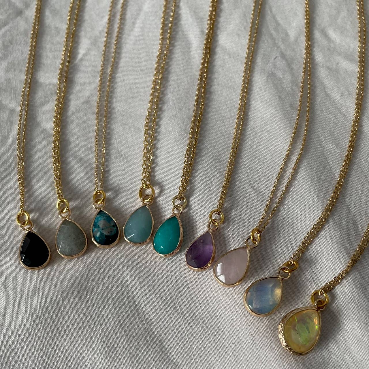 Roshni Desai & Things – wholesale Pendant/charm necklace – Drop Pendant Necklace Dainty Drop Minimalistic Necklace Dain2