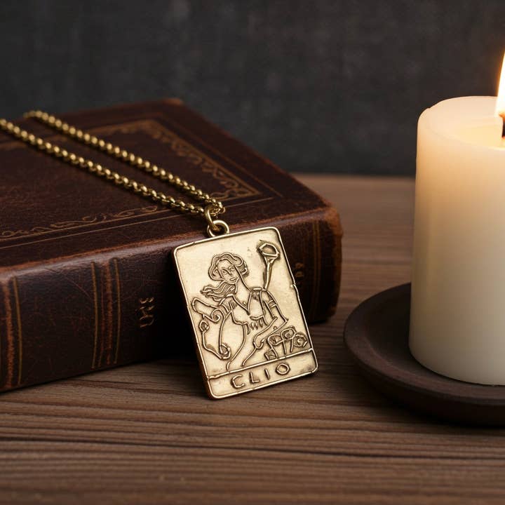 Halsketting Clio Muse - Muse of History voor wholesale door Vis a Vis Jewelry