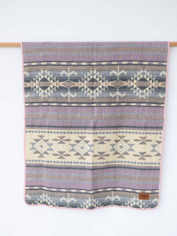 Couverture pour bébé - Berceuse pour la vente par Heartprint Threads