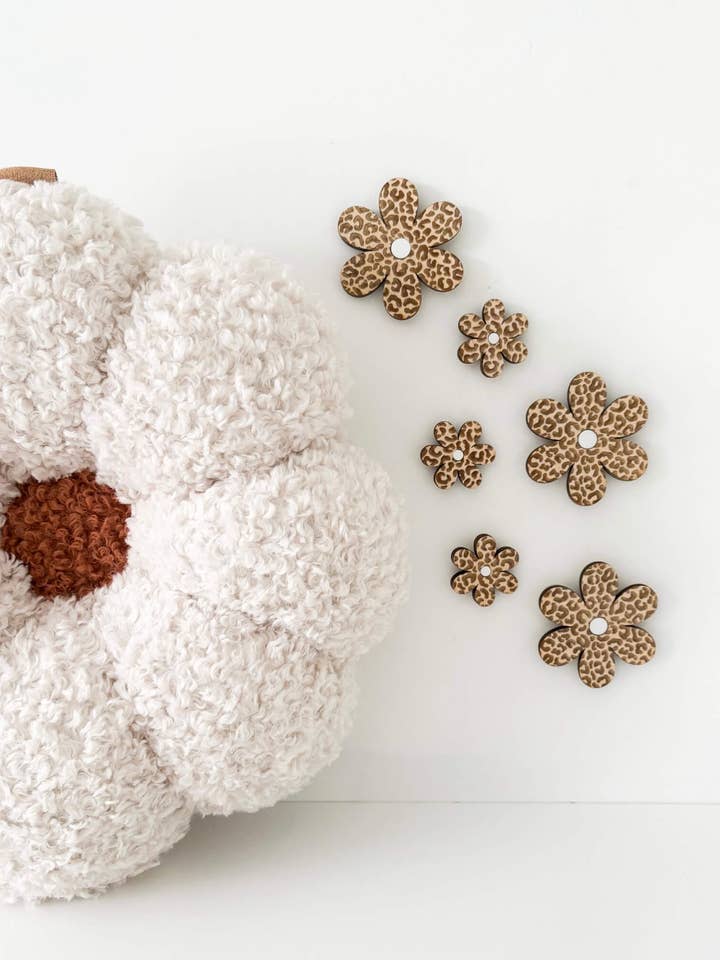 Leopard & White Daisy Wall Decoration for wholesale by CW Evenements