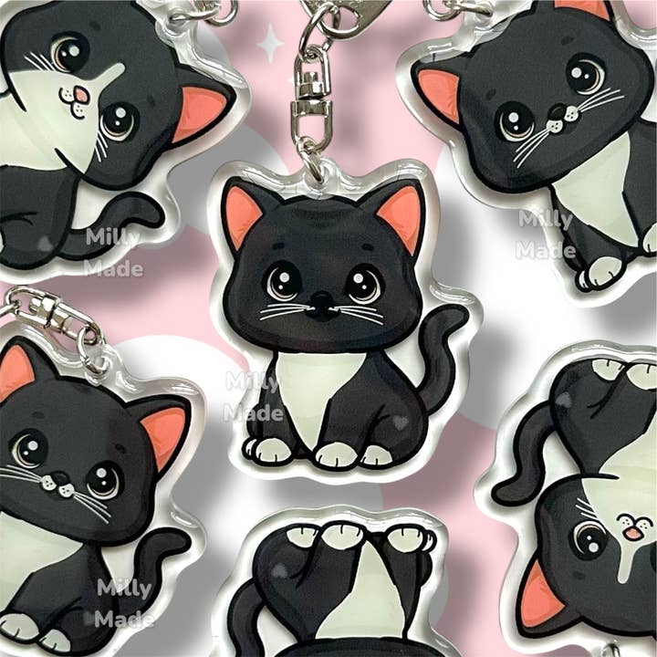 Svart korthårig smokingkatt akryl nyckelring med epoxiharts | Enkel klämma, söt kattteckning, handritad design, present till kattälskare för wholesale av Milly Made Designs