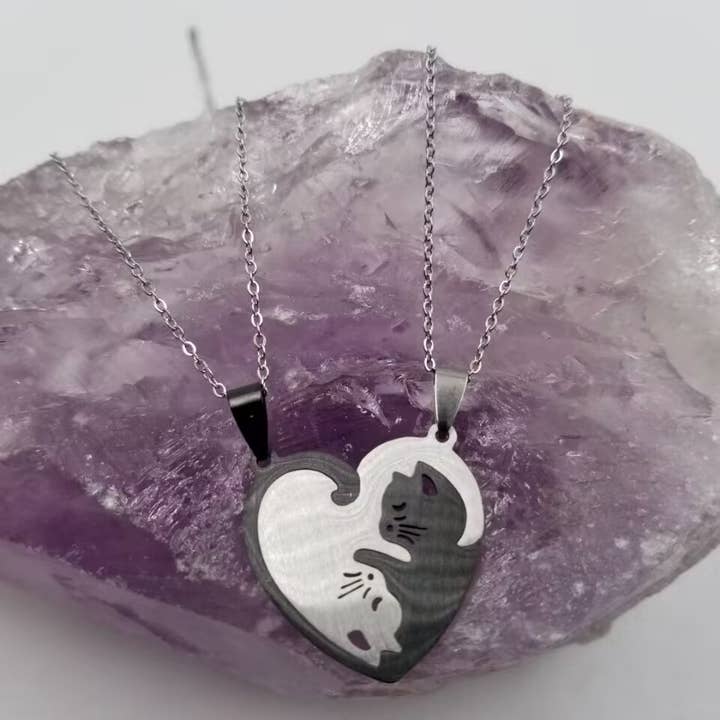 Collier romantique avec pendentif en forme de cœur de chat - Lot de 2 pour la vente par magnolia jewelry