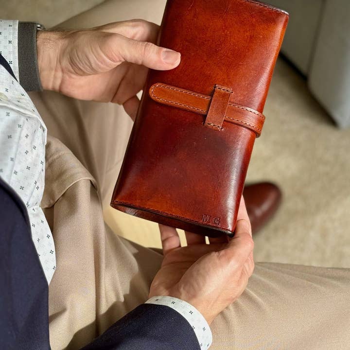 A. M. Aiken - Wholesale Humidor/Cigar Accessory - Hand-Dyed Leather Boveda Cigar Case5