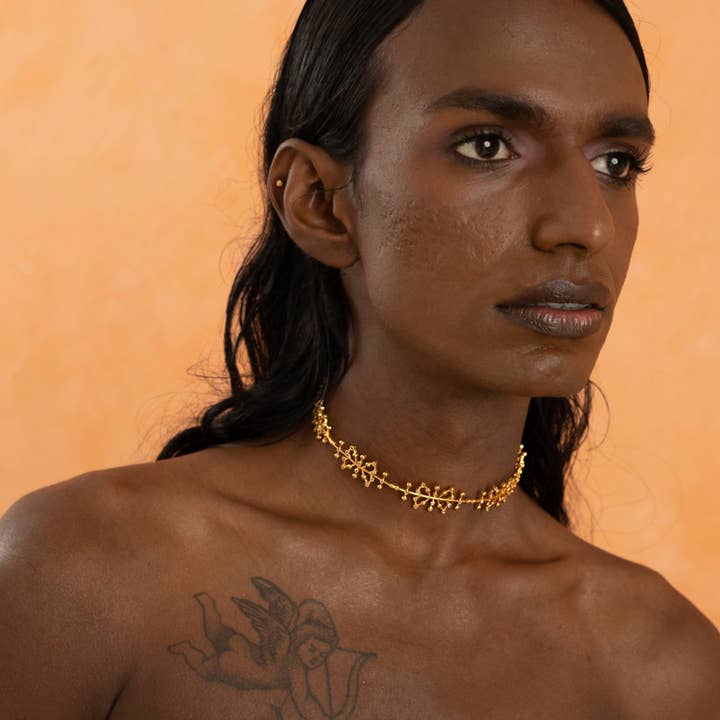 RAS-DU-COU AURO pour la vente par Dhwani Bansal