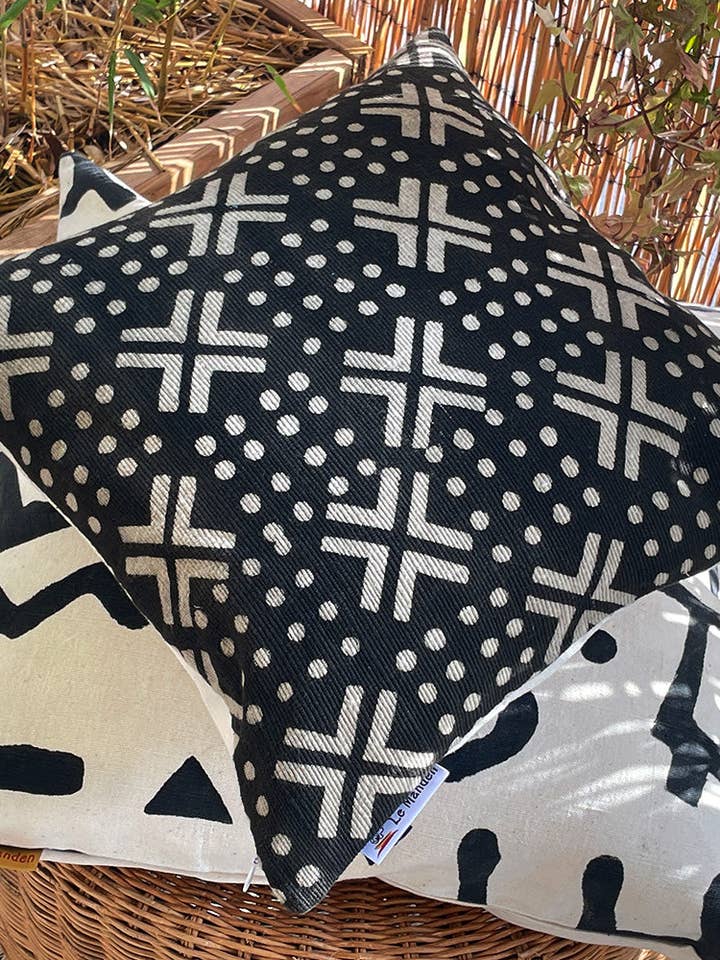 Cojín Sôsso hecho a mano en bogolan para venta al por mayor de Maison Assa