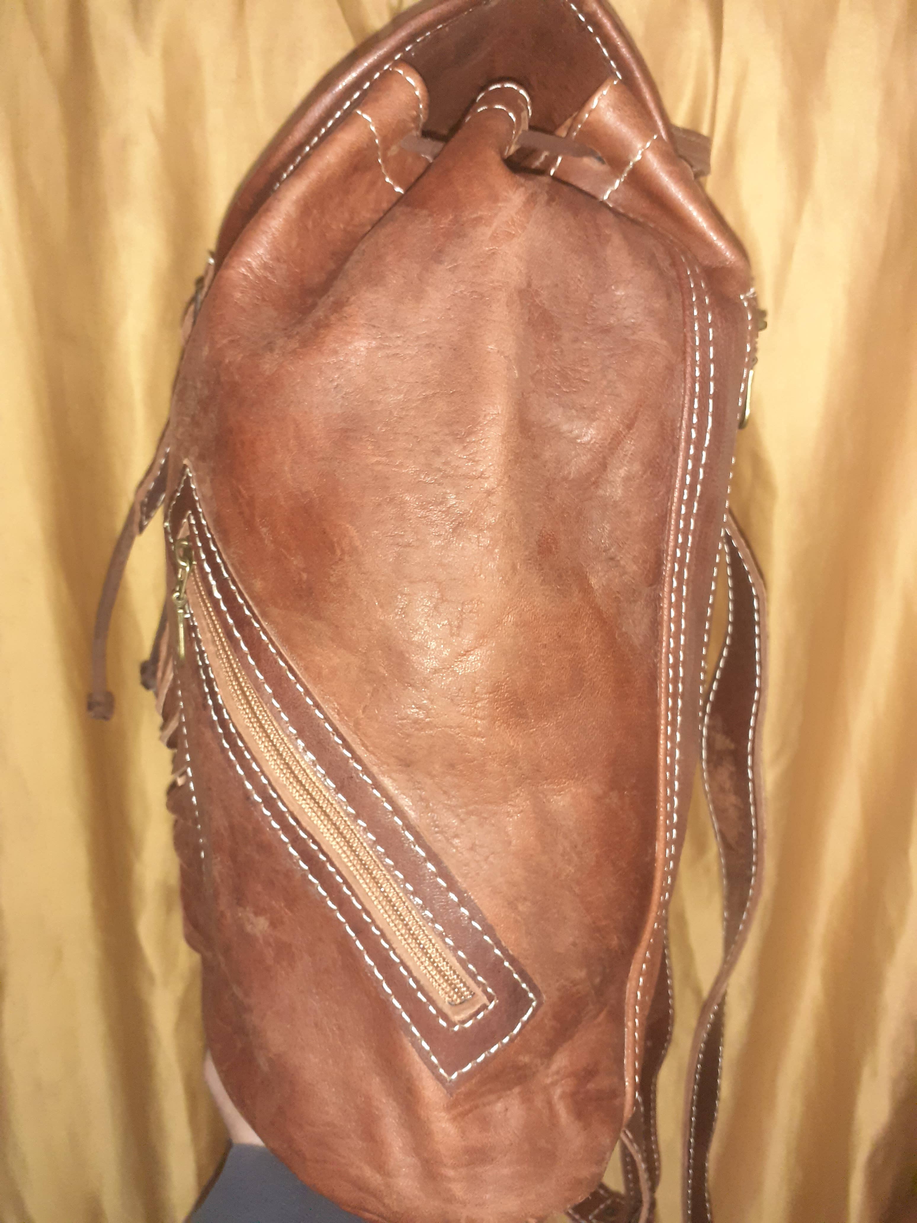 Hecho a mano – Großhandel Rucksack – Damen – Marrakech Lederrucksack mit doppeltem Reißverschluss und buntem Sonnenmotiv1