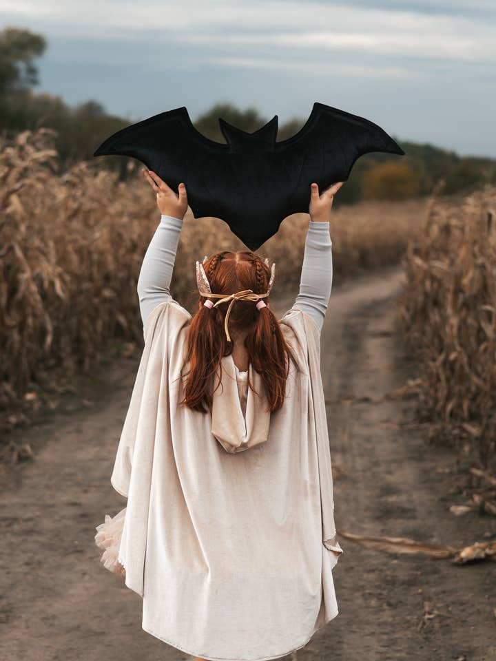 Lilla Gräddkappan - Vit Häxas Magiska Mantel för wholesale av Moi Mili