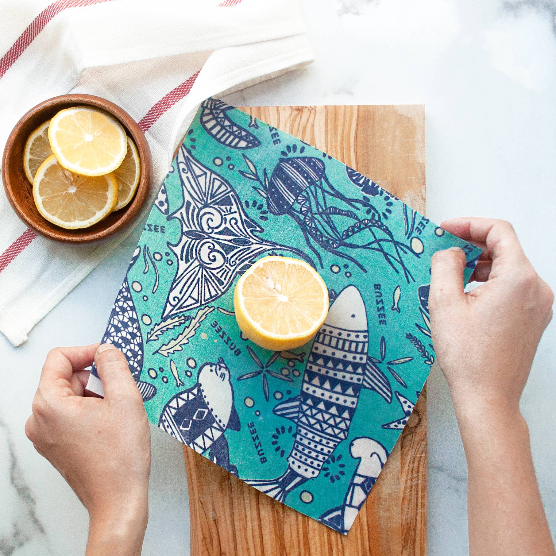 Buzzee - Vendita all'ingrosso Involucro/sacchetto per alimenti - Involucri alimentari riutilizzabili in cera d'api AQUA - 4 confezioni1