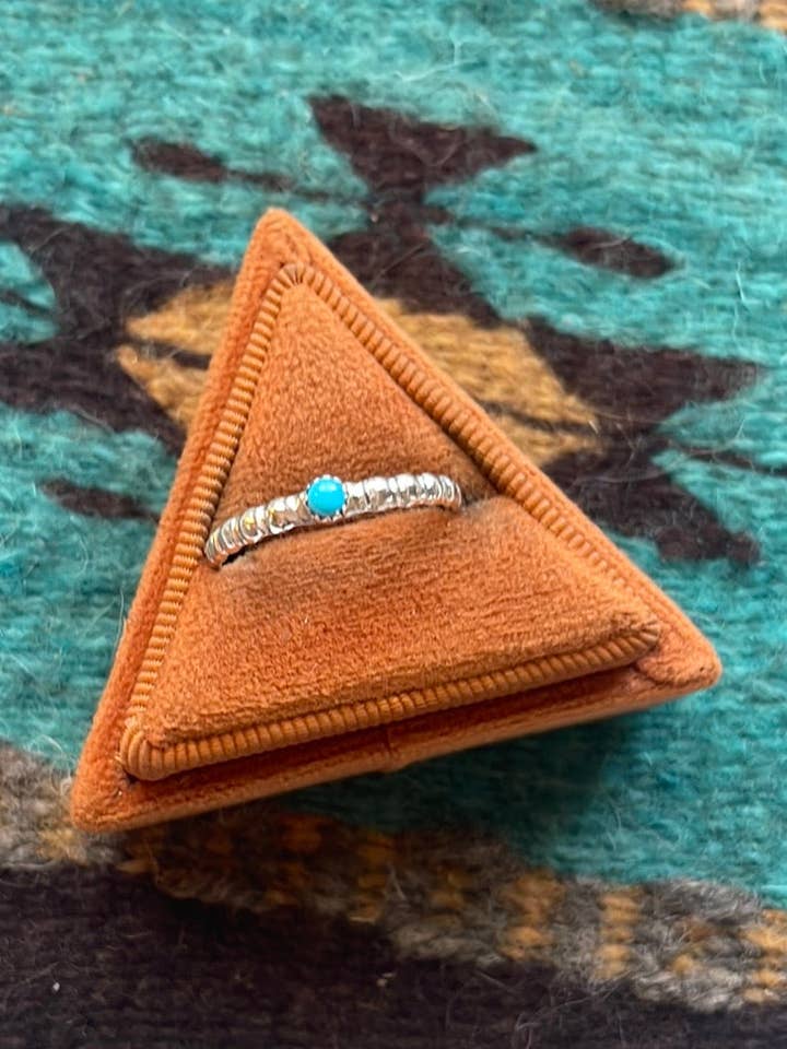 Bague Navajo « The Dainty » en argent sterling et turquoise pour la vente par Nizhonitradersllc
