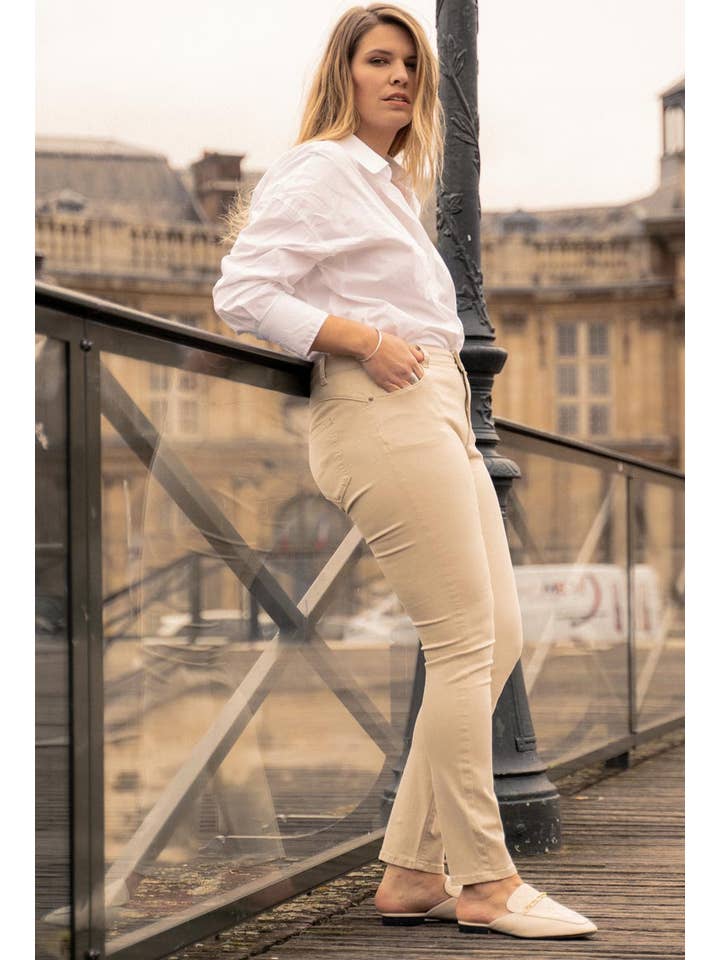 Oraije Paris - Wholesale Jeans - Women's - Chloe Jeans (Curvy)29