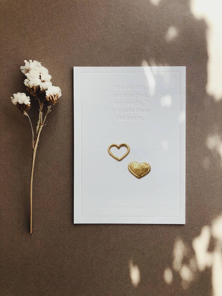 Letterpress-Karte mit Aufnäher zum Aufbügeln Twinning Mini Hearts für den Großhandel von Petit Pourri