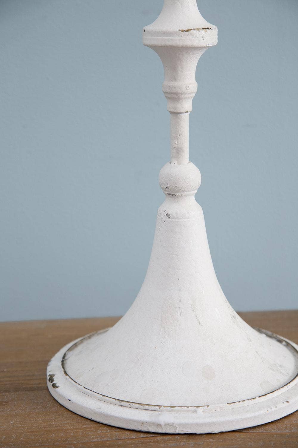 A&B Home Group Inc. – Großhandel Kerzenhalter – 13x10,5x30" Weißer Eisen 11-flammiger Kandelaber - Weiß2