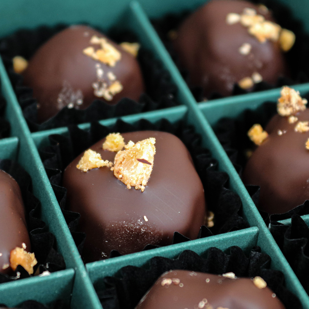 djoon - Wholesale Chocolate Covered Sweets - Date chocolates: Macadamia Mania (organic)4