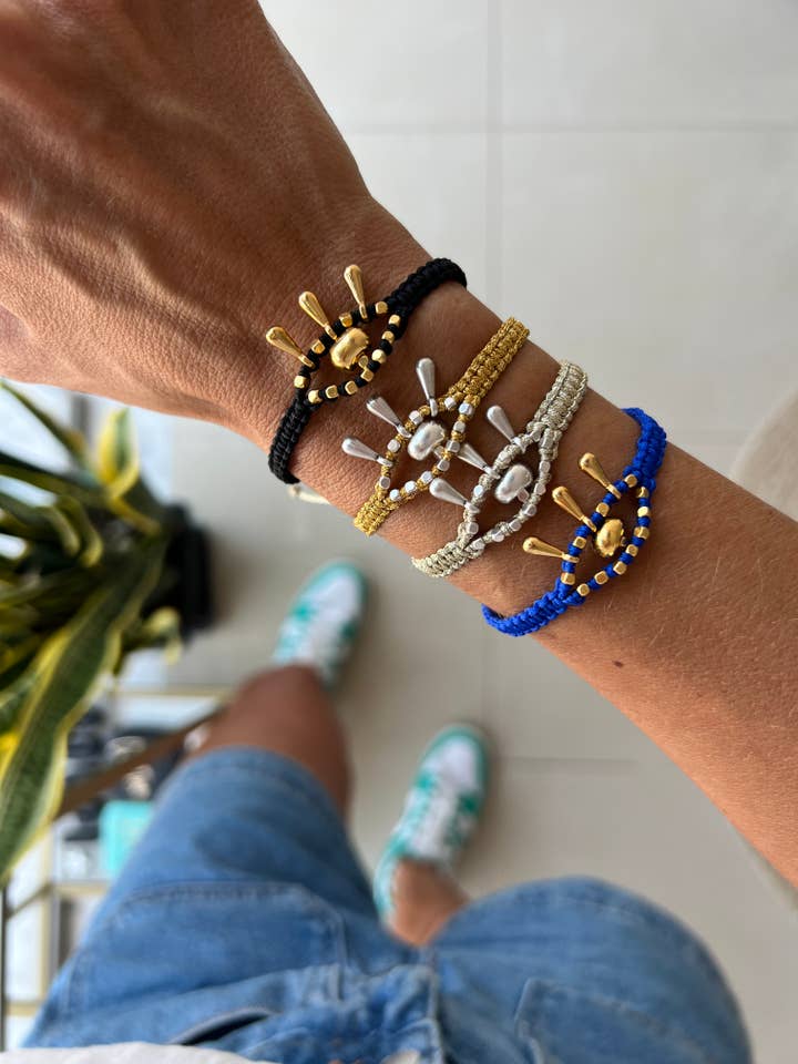 Pulsera de protección ojo turco en macramé con detalles dorados para venta al por mayor de Goupi