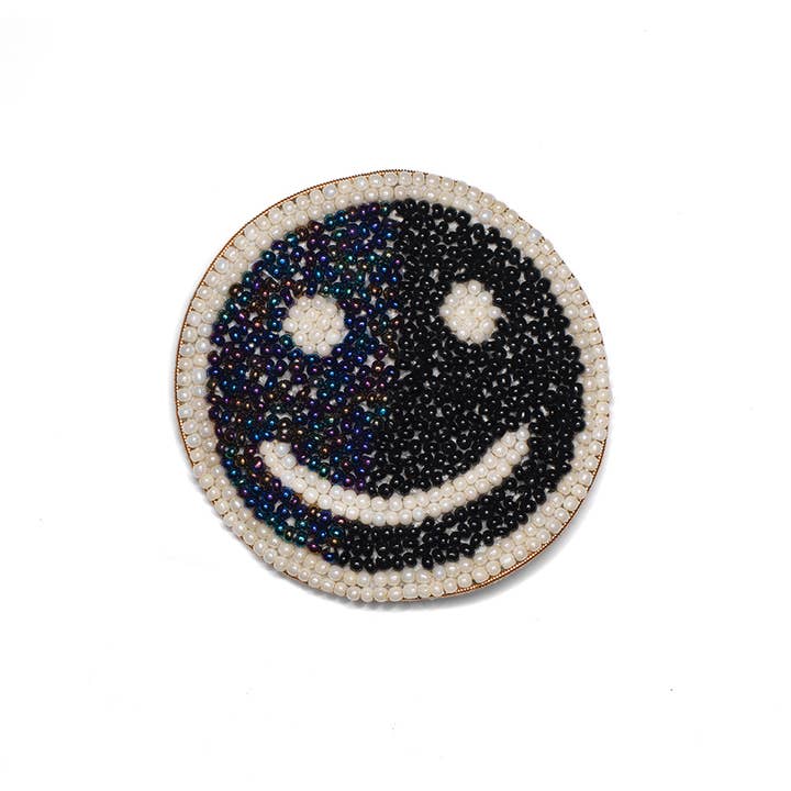 Hellen van Berkel HeartMadePrints - Wholesale Brooch - Smiley black brooch handmade