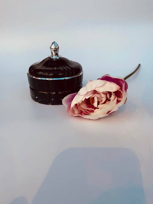 Duftkerze mit 3 Dochten in einem schönen abgeschrägten Glas für den Großhandel von Shreya Candles