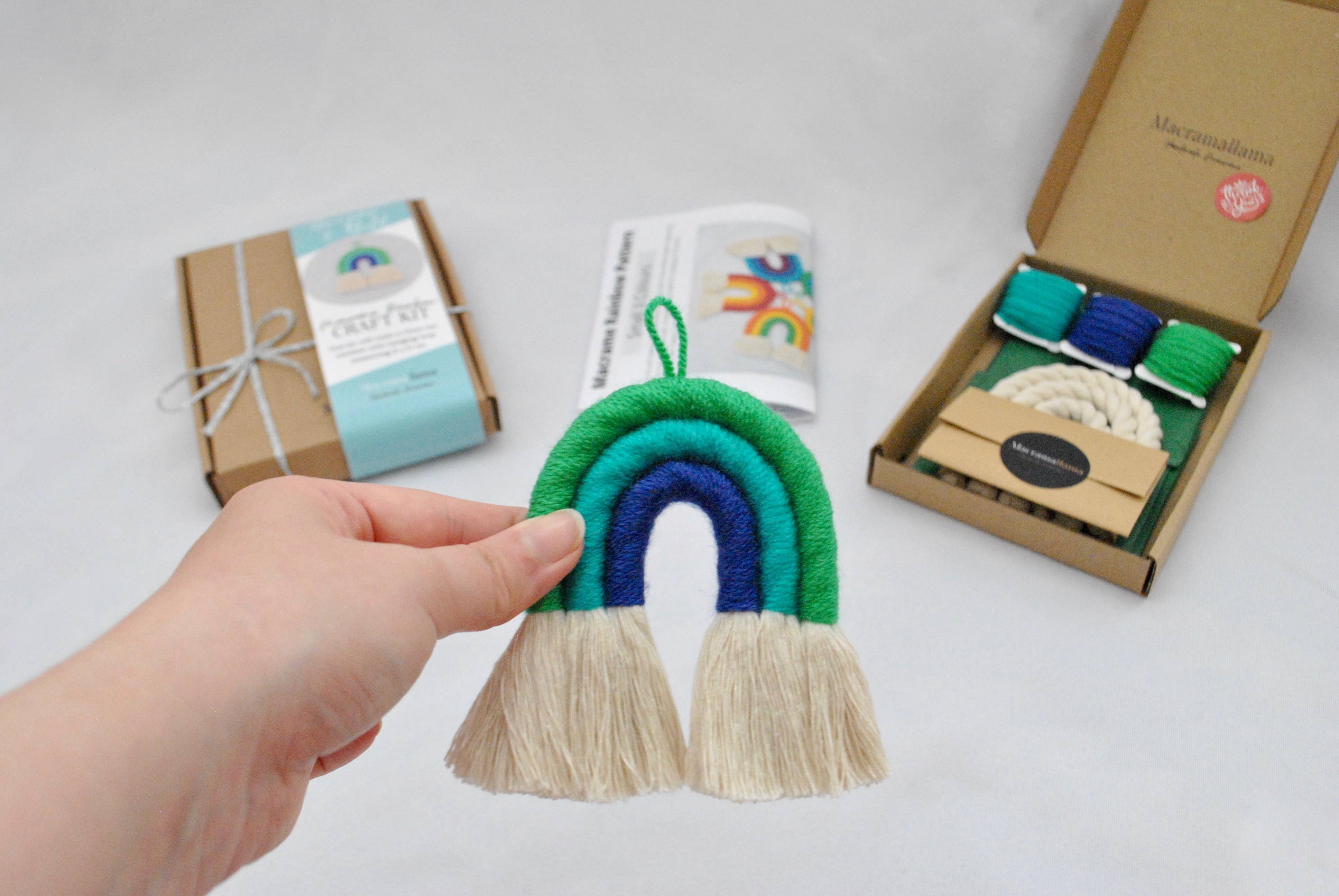 Macramallama - Vente Kit de bricolage - Kit d'artisanat arc-en-ciel en macramé brillant et audacieux1