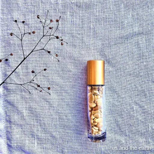 Us and The Earth – wholesale Essential oil – Crystal Essential Oil Roller Bottle with Gemstones1