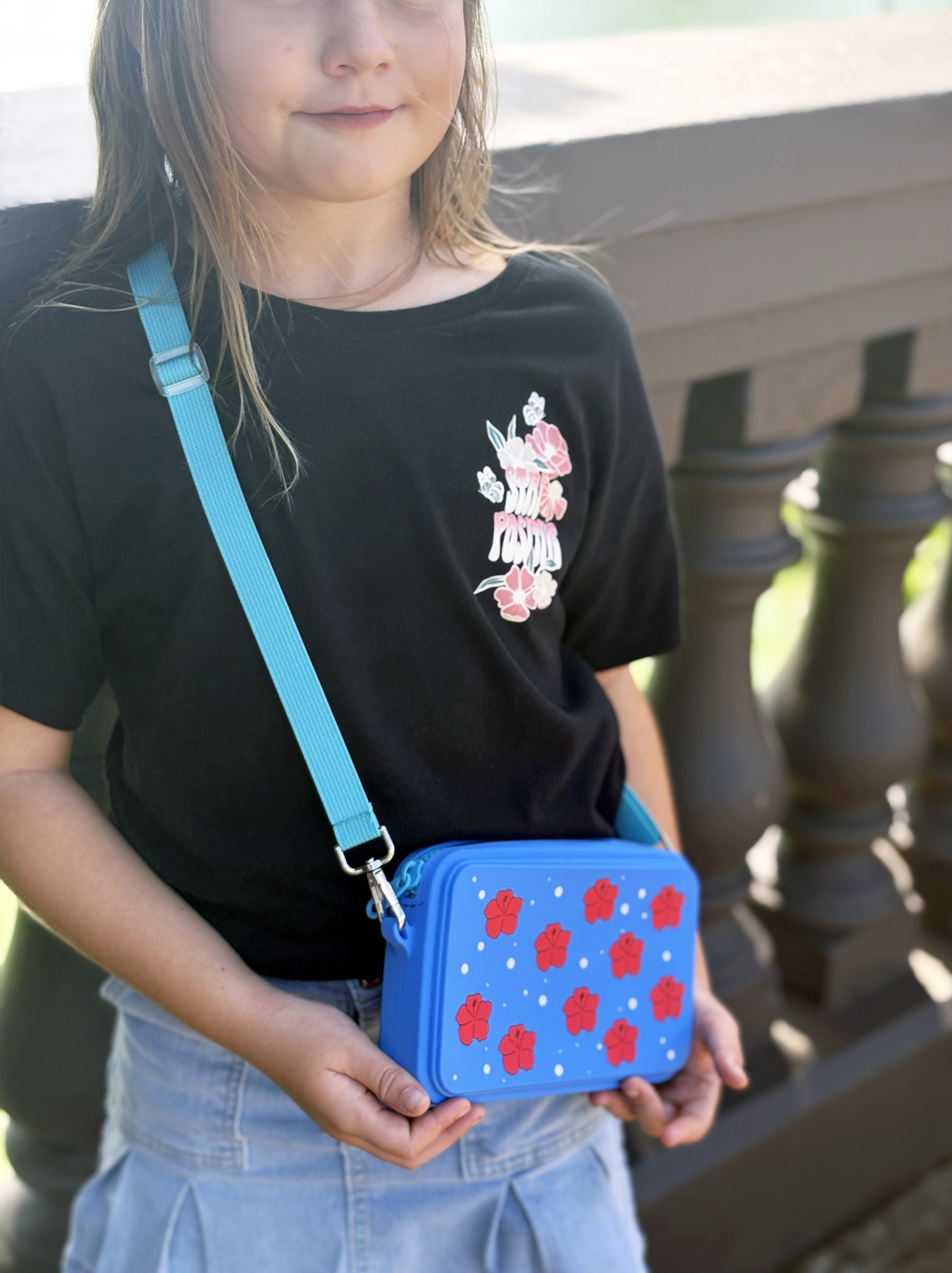 Left Right Design - Wholesale Crossbody Bag - Kids - MyCharm Purse -silicone, customizable, vibrant and versatile4