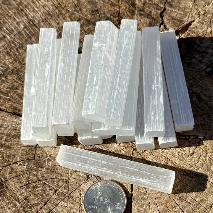Mini naturlige selenitstænger 250g/2" - 2,5" engros for engroshandel hos Doc Willard’s