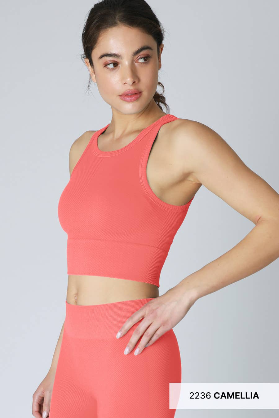 NIKIBIKI – Top de malha - Mulher por atacado – NS7933 - Top recortado Chevron Highneck35