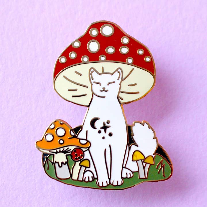 Épingle émaillée chat champignon pour la vente par Glitter Punk